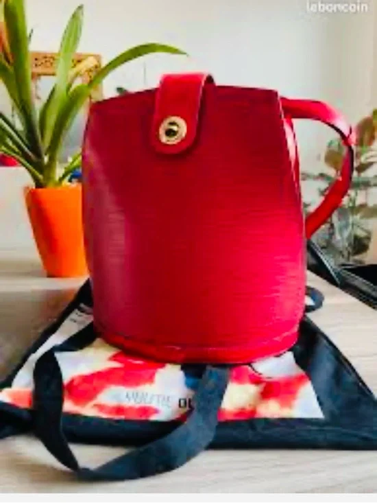 Louis Vuitton Red Cluny Epi Leather Bucket Shoulder Bag - Picture 6 of 13